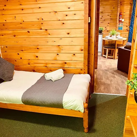 Sherwood Castle By Liv Retreats Nottingham Room photo