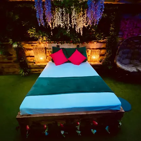 Sherwood Castle By Liv Retreats Nottingham Room photo