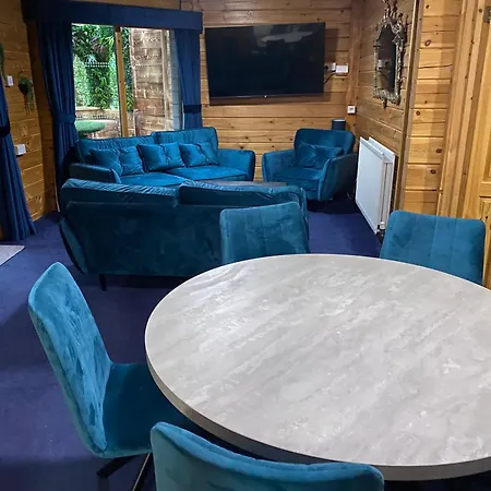 Sherwood Castle By Liv Retreats Nottingham Room photo